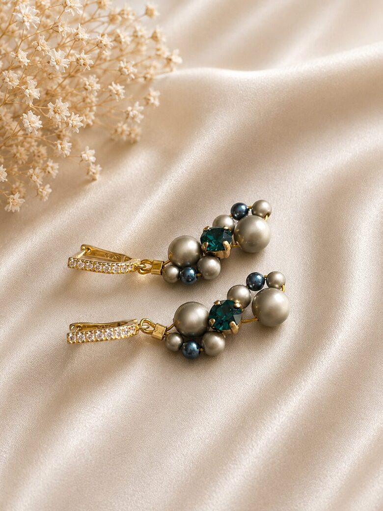 Sudraba pērļu vijuma auskari "Grace"- Powder green