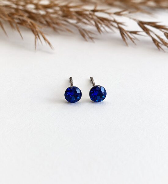 4mm Sudraba nagliņauskari ar Swarovski kristālu "Tesa" Sapphire