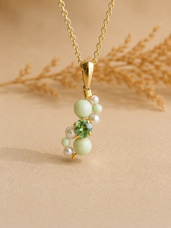 Pērļu vijuma kulona kaklarota ar Swarovski kristālu "Linda" Pastel Green