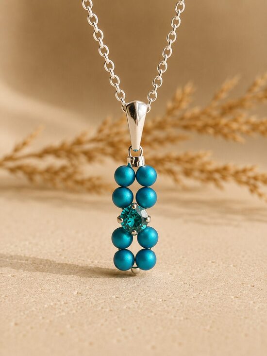 8 Pērļu vijuma kulona kaklarota ar Swarovski kristālu "Ruby" Iridescent Dark Turquoise