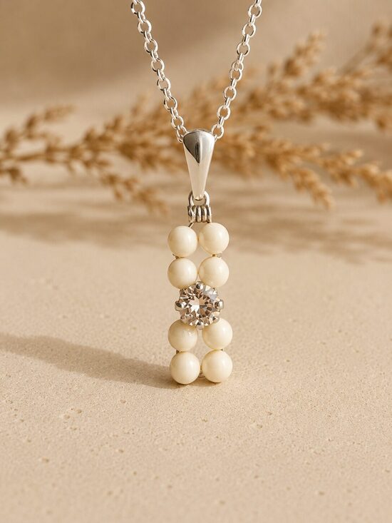 8 Pērļu vijuma kulona kaklarota ar Swarovski kristālu "Ruby" Ivory