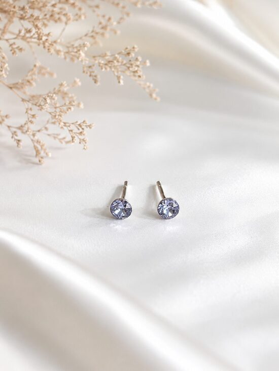 4mm Sudraba nagliņauskari ar Swarovski kristālu "Tesa" Light sapphire